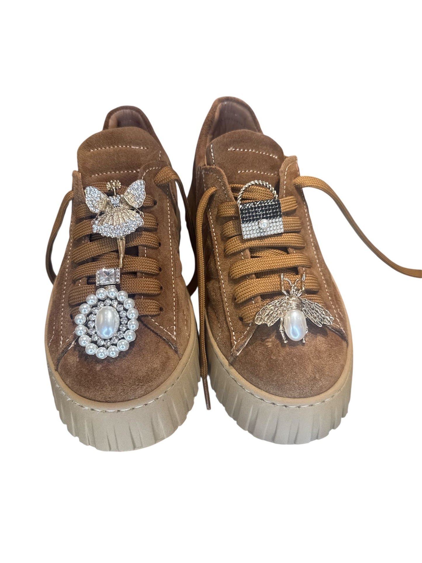 Sneakers con applicazioni