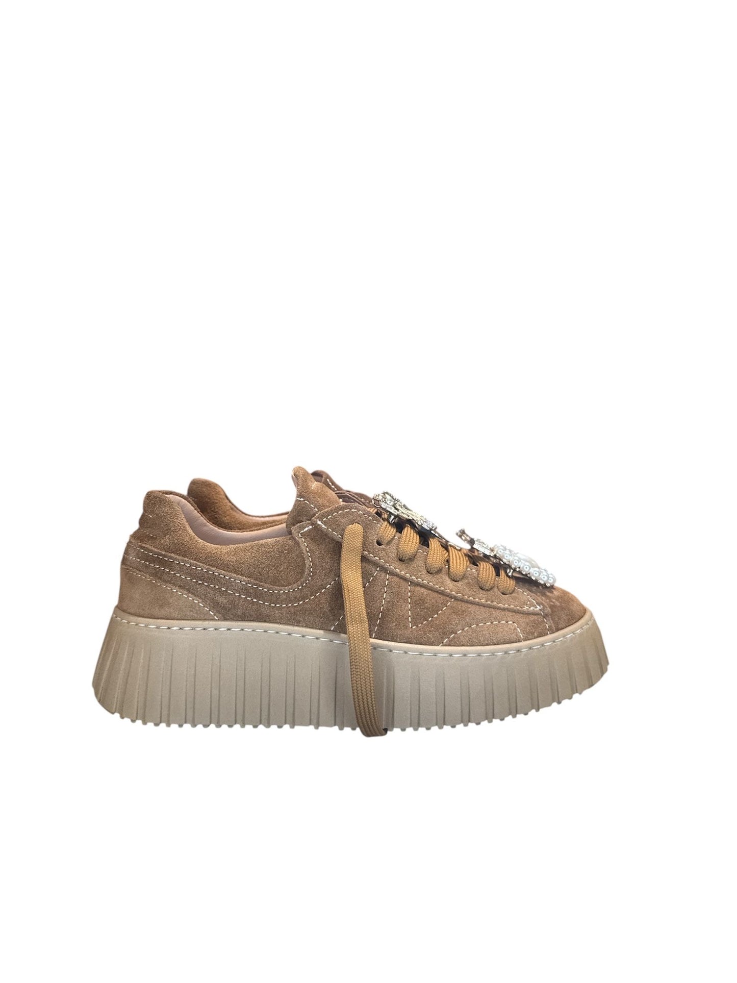 Sneakers con applicazioni