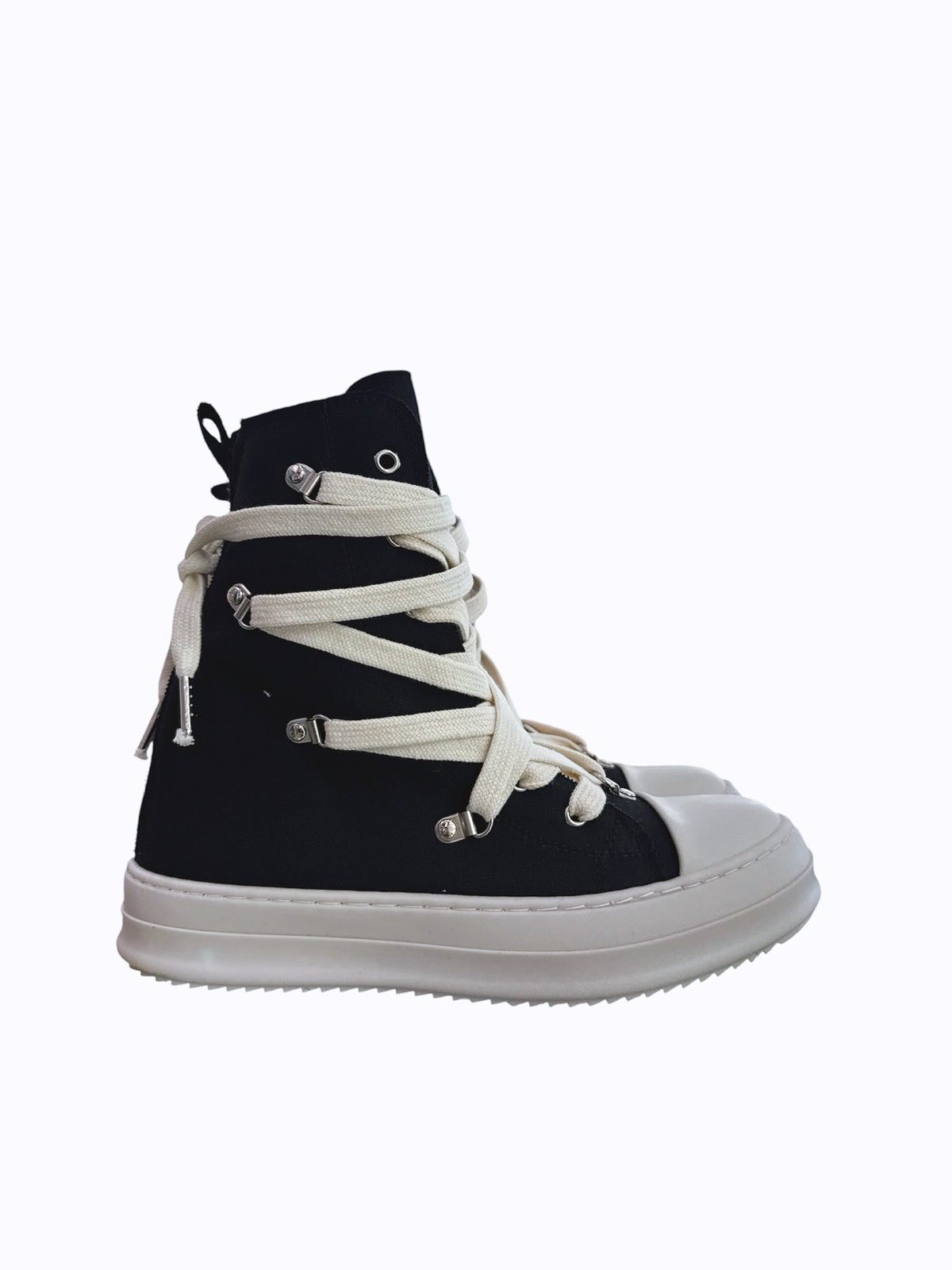 Sneakers CENSORED ganci e fori
