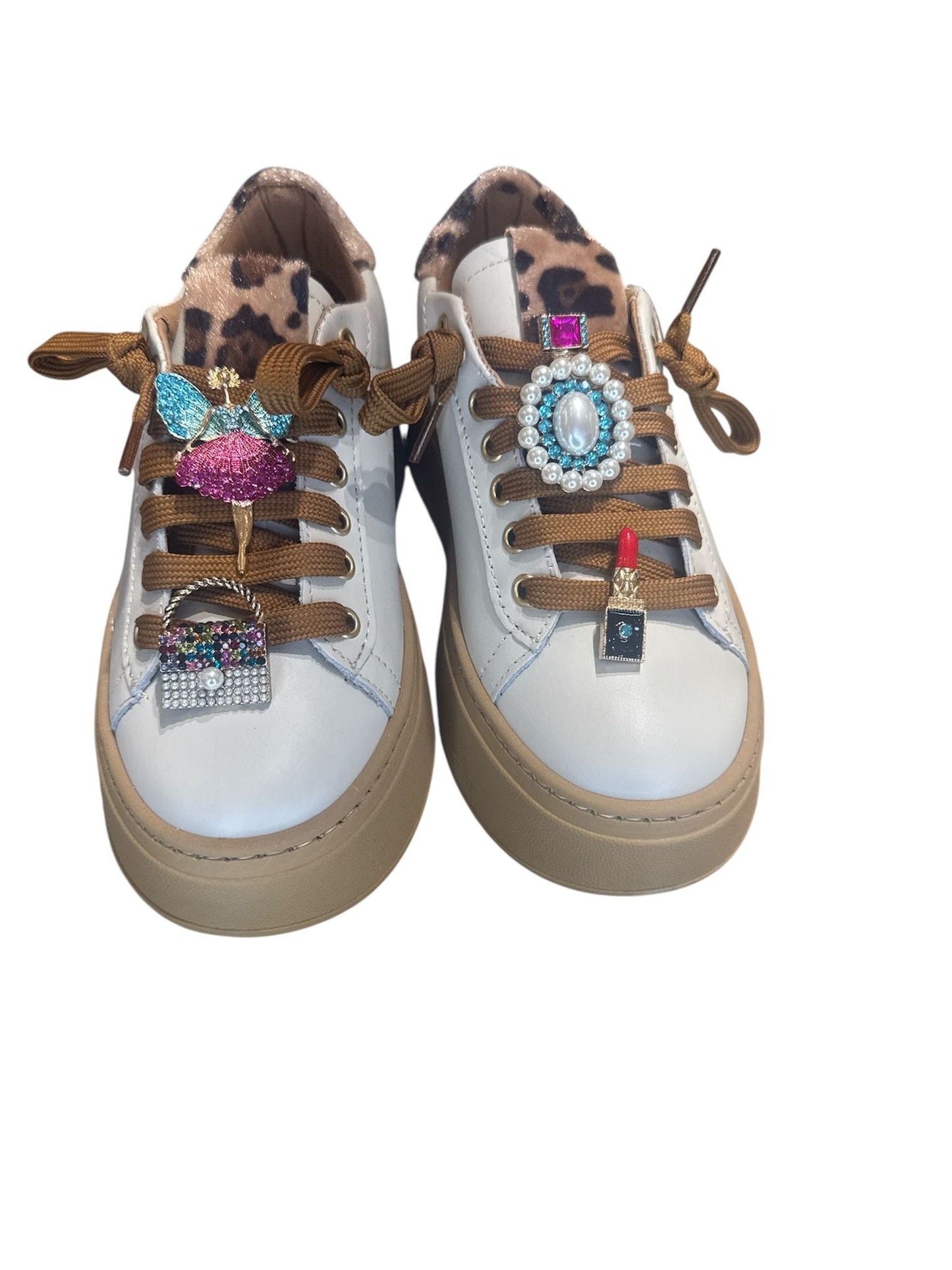 Sneakers con applicazioni