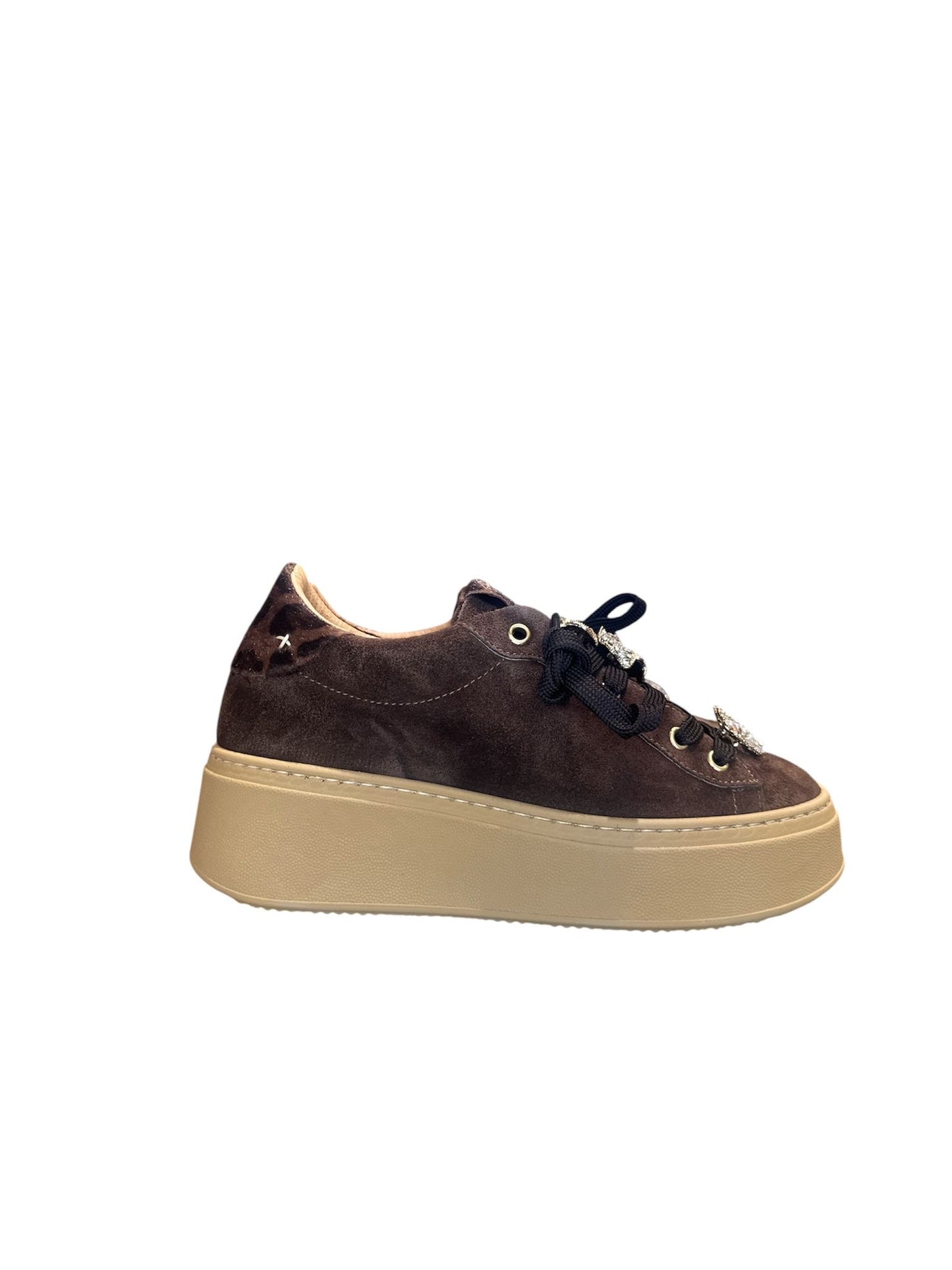Sneakers con applicazioni